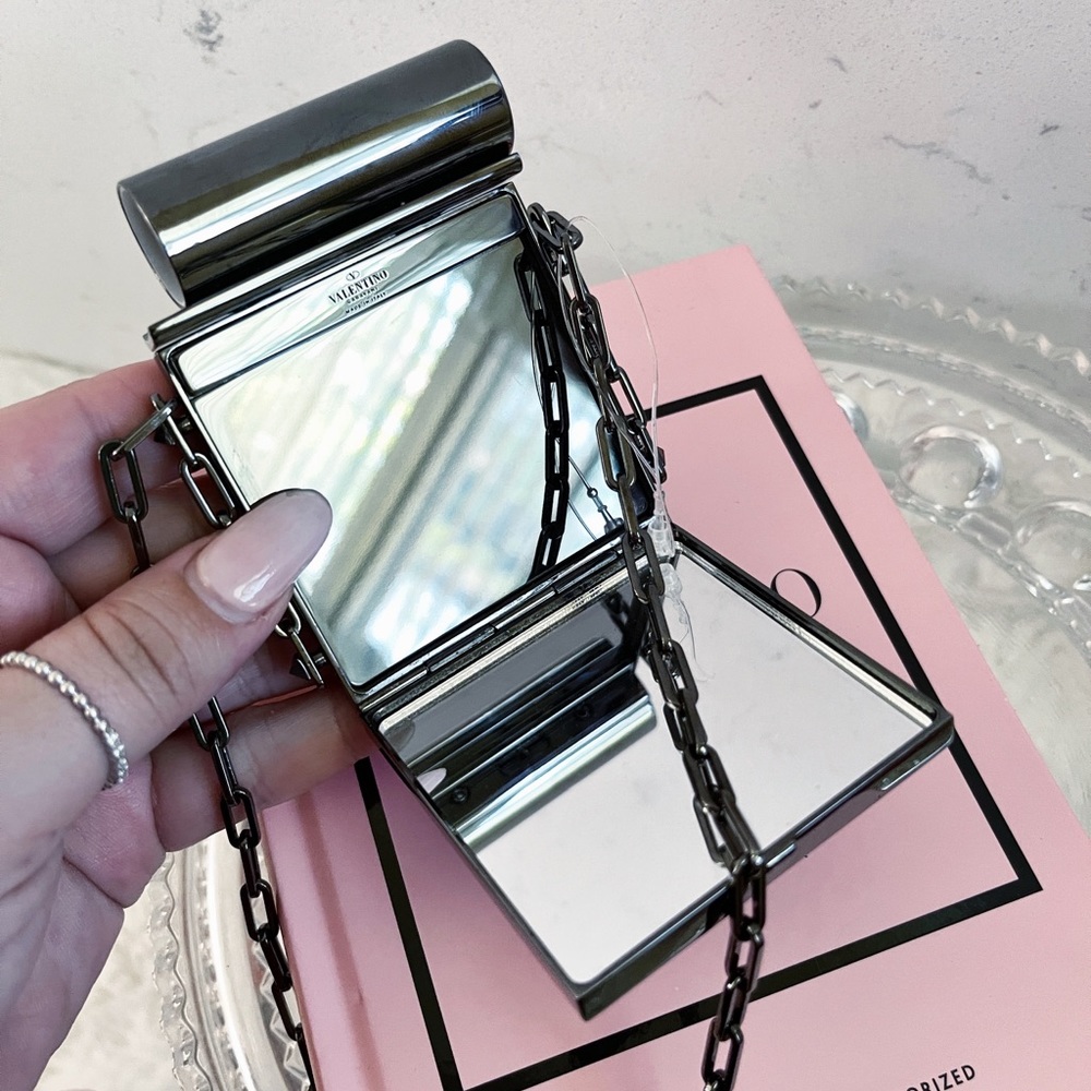 Authentic Valentino Garavani Black Mini Rockstud Lipstick Minaudiere on Chain - Picture 2 of 9